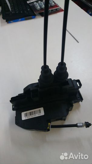 Замок двери передний левый