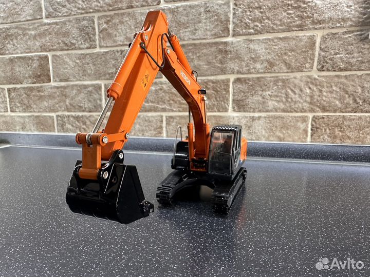 Масштабная модель экскаватора Hitachi ZX200-5A