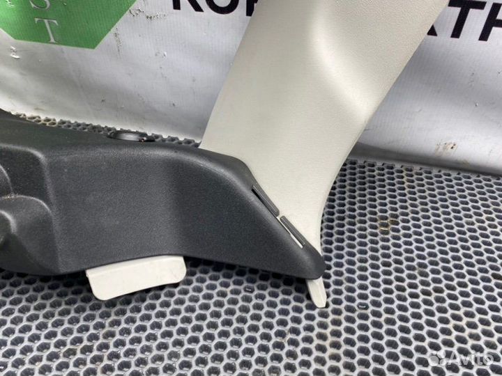 Накладка стойки задняя левая Citroen C4 Picasso UD