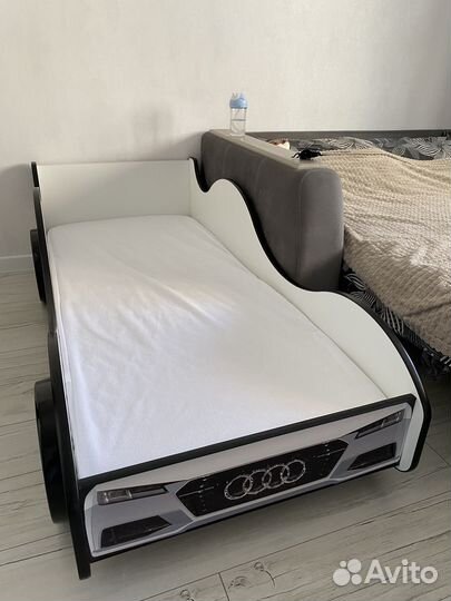 Детская кровать машина с матрасом