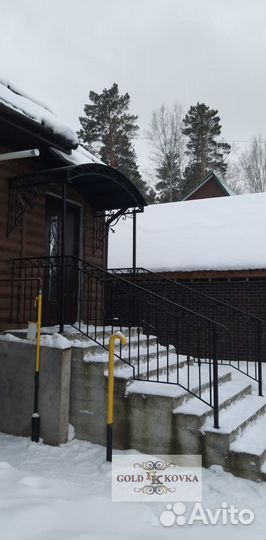 Козырек над крыльцом