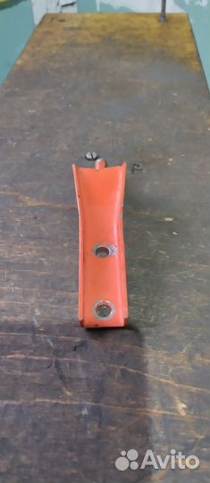 Заднее крепление бензобака мопеда Верховина 6