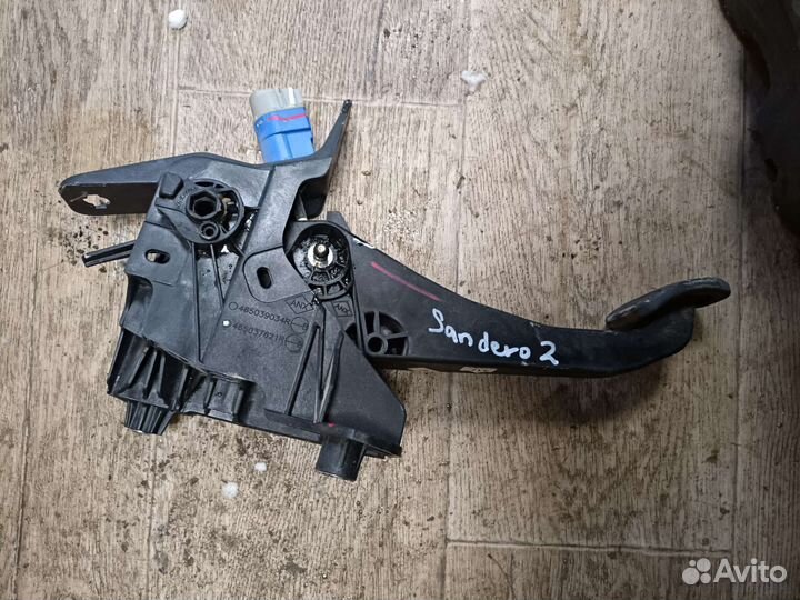 Педаль сцепления Renault Sandero Stepway 2