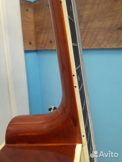 Акустическая бас гитара