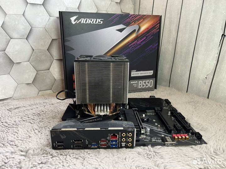 Материнская плата с процессором Ryzen 7 5700x