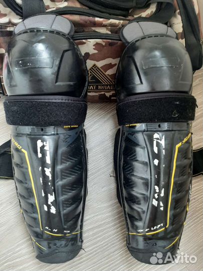 Щитки хоккейные 11