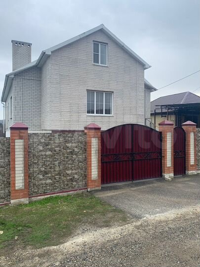 Дом 250 м² на участке 8,5 сот.