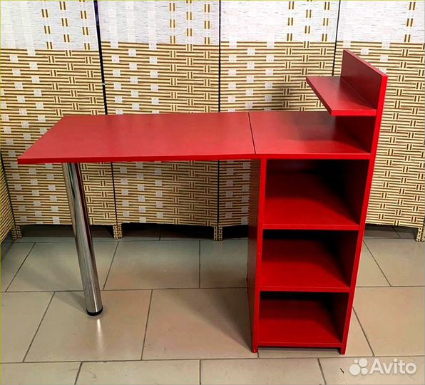 Маникюрный стол