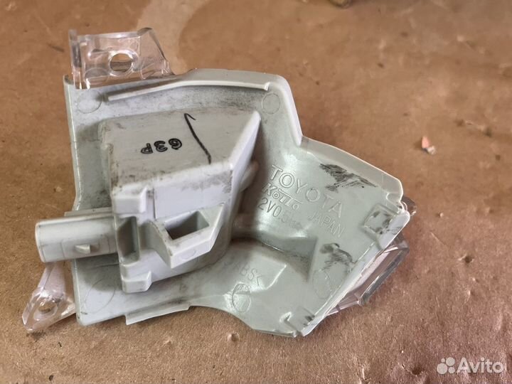 Повторитель R зеркала Toyota Camry 70