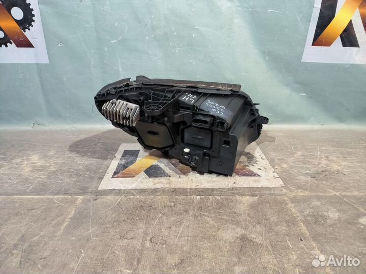 Mercedes W205 Фара левая 32005