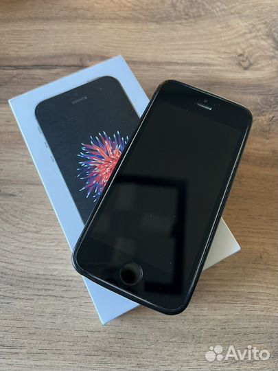 iPhone SE, 32 ГБ