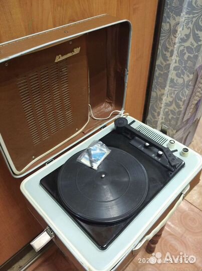 Ламповый электрофон,Юность 301