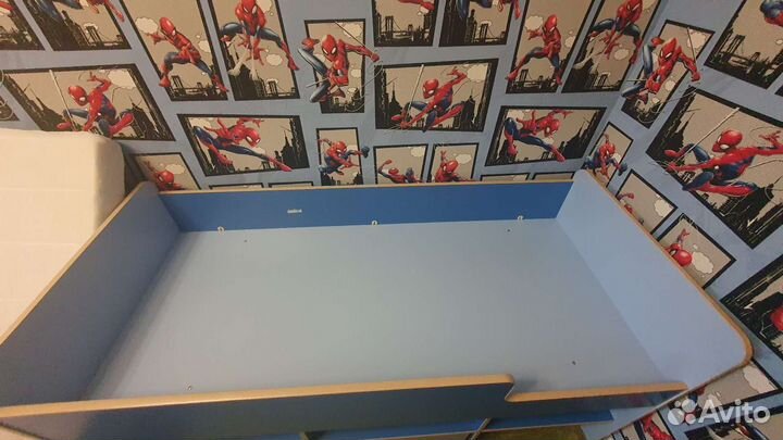 Детская кровать, чердак