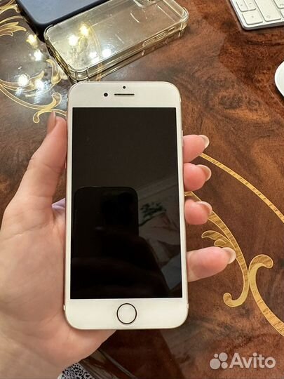 Телефон iPhone 7