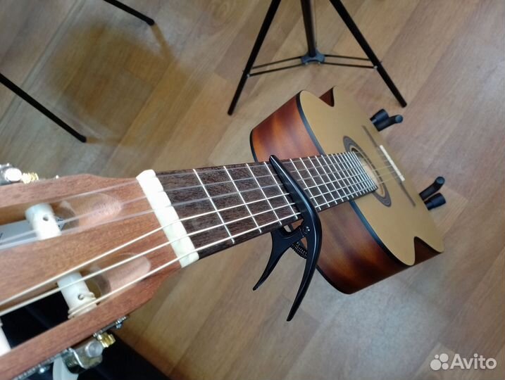 Новый универсальный каподастр Ernie Ball 9600 Axis