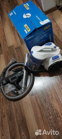 Пылесос новый безмешковый