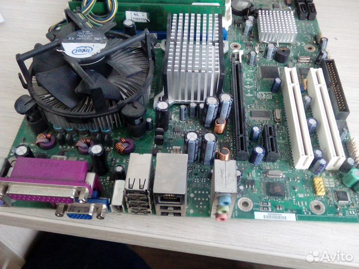Intel 965 встроенное видео, 4 слота памяти сd2 Ghz