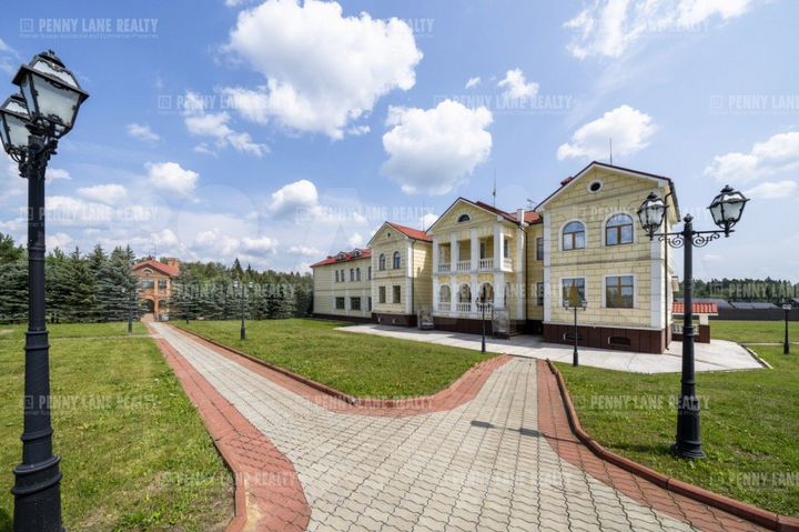 Коттедж 1200 м² на участке 4,8 га