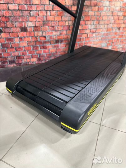 Беговая дорожка Technogym