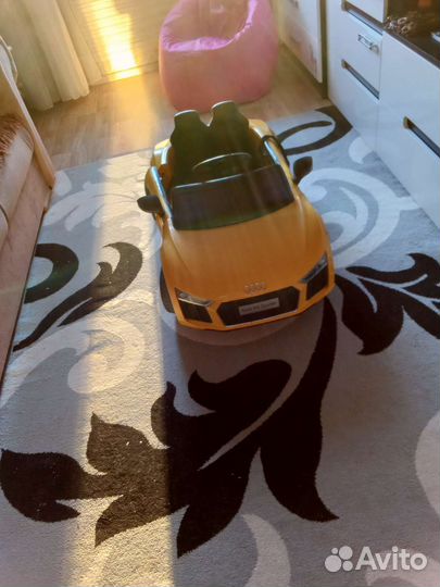Детский электромобиль audi
