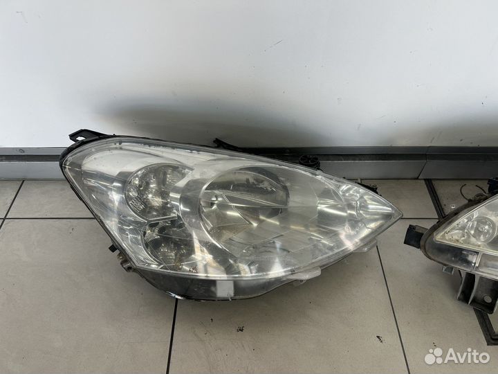 Передние фары Peugeot Partner