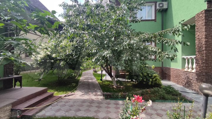 Коттедж 373 м² на участке 12 сот.