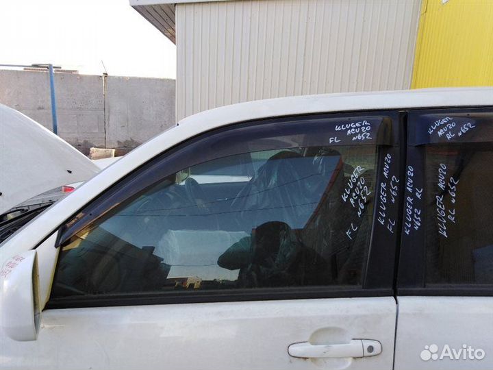 Стекло двери переднее левое Toyota Kluger ACU20