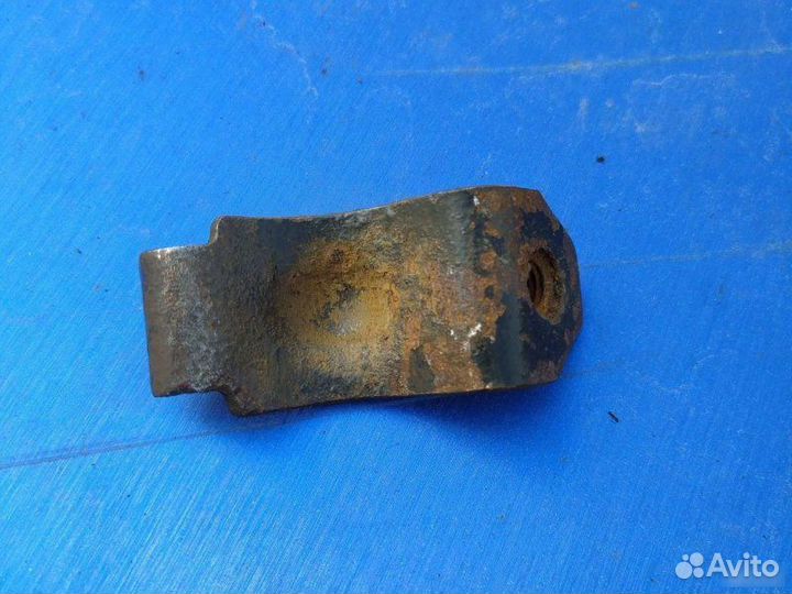 Скоба стабилизатора Volkswagen Passat B3 1992