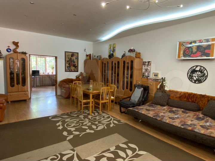 Дом 385 м² на участке 6 сот.