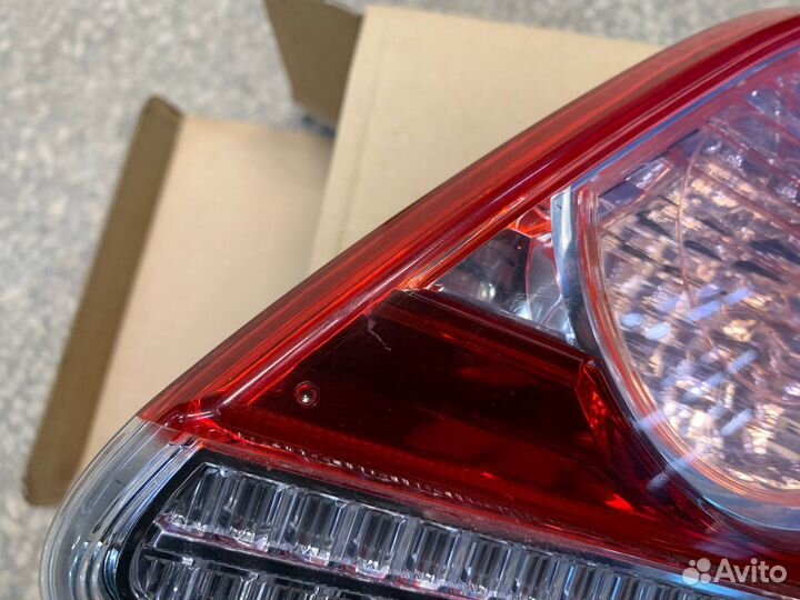 Фонарь задний внутренний правый Corolla E15 с 2010