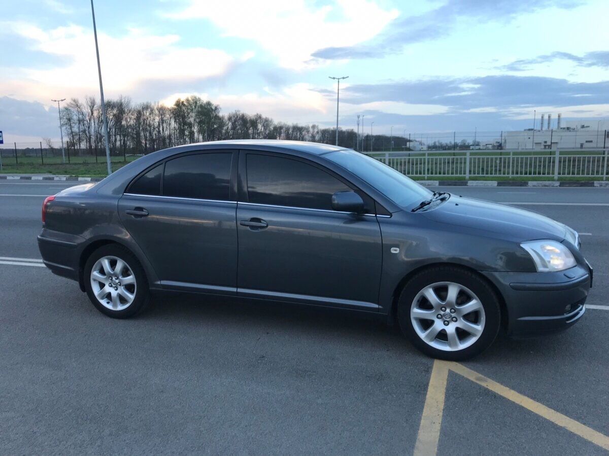 Toyota Avensis: фото владельца