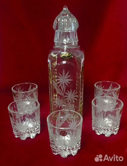 Графин со стопками