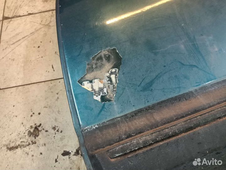 Задняя левая дверь Ford Explorer 2