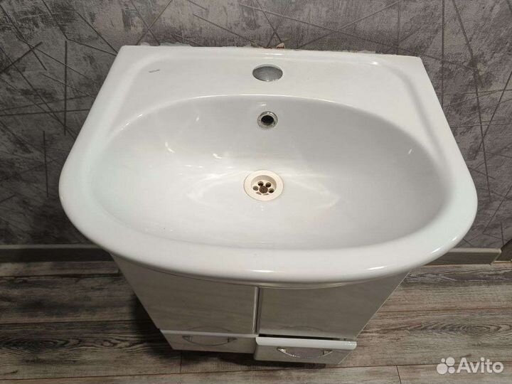 Тумба с раковиной для ванной