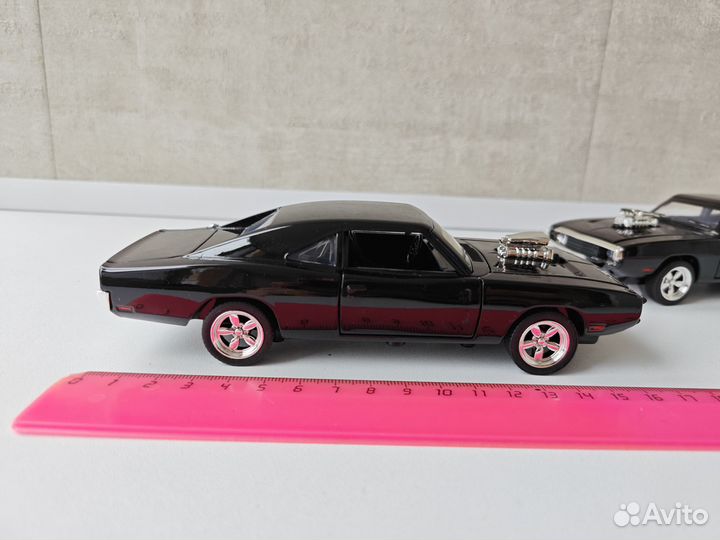 Модель 1:32 Dodge charger с дефектом