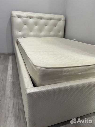 Кровать 140х200 с матрасом бу