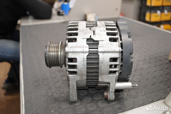 Генератор VW Crafter, Passat, Skoda Superb б/у