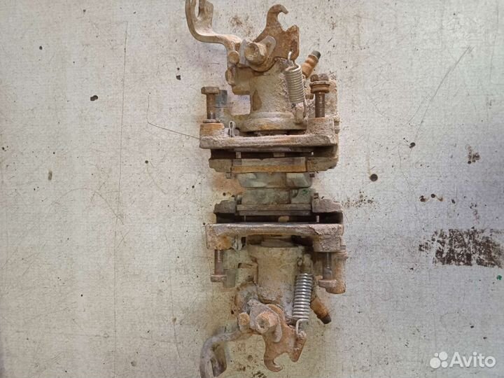 Суппорт задний Nissan Sunny Ниссан Санни