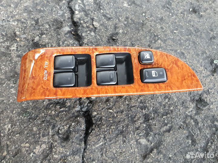 Блок управления стеклами перед право c Toyota Brev