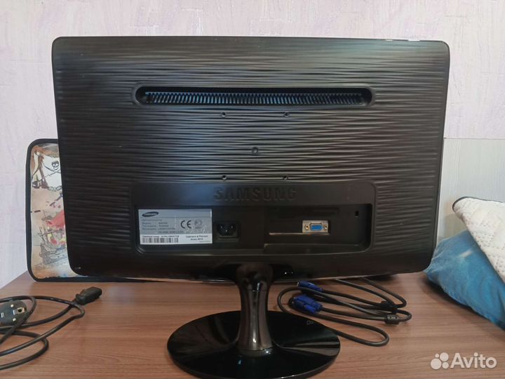 Монитор Samsung B2030N