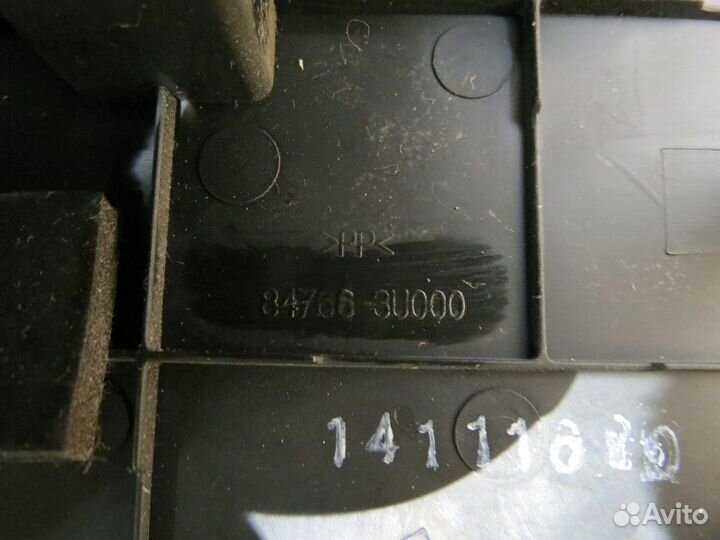 Накладка торпедо правая Kia Sportage 3 SL