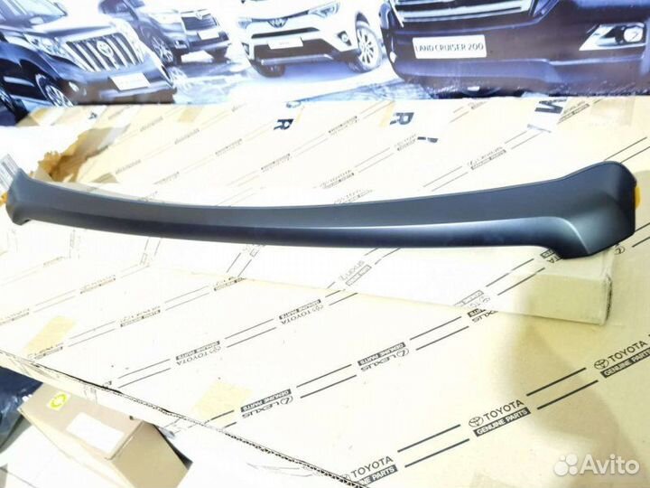 Молдинг капота Toyota Land Cruiser Prado 150