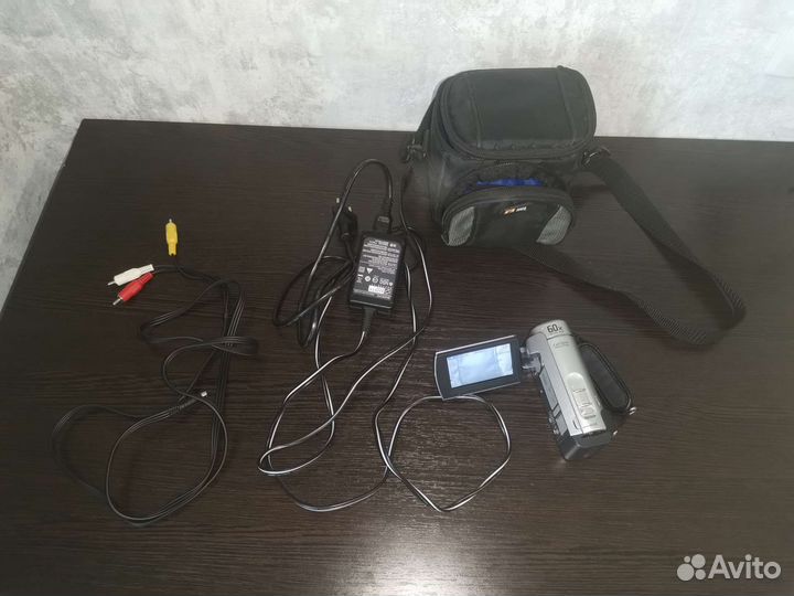 Видеокамера Sony handycam dcr-sx60e