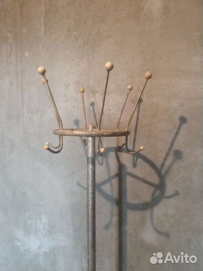 Вешалка для одежды винтажная