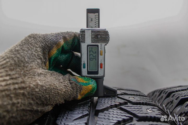 Bridgestone Ice Cruiser 7000S 215/60 R16 96T