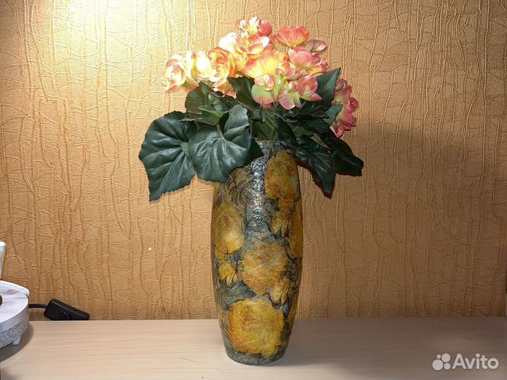 Ваза с узорами ручной работы