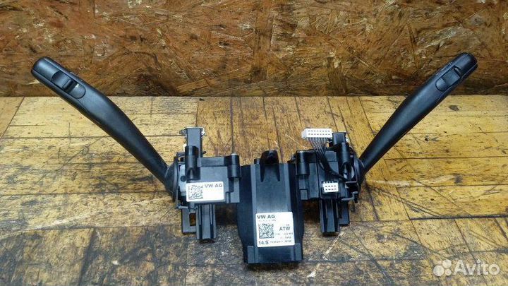 Переключатель подрулевой Skoda Superb 2012