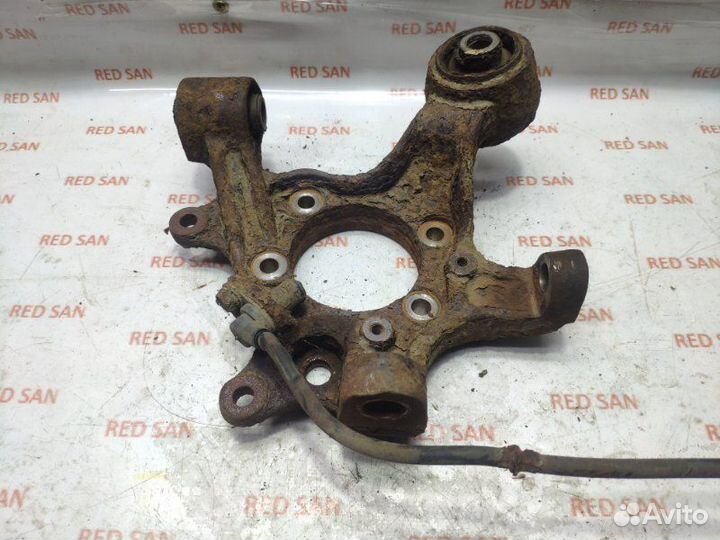 Кулак задний правый Mitsubishi Pajero 3 V78W 4M41