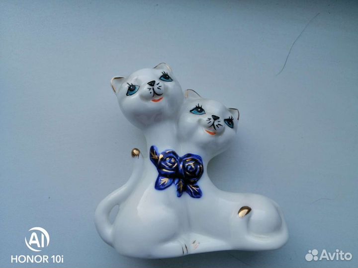 Фарфоровая статуэтка котята