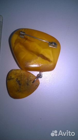 Брошь янтарь